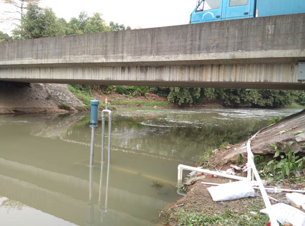 杭州某河道龍鐵沉水風(fēng)機(jī)曝氣現(xiàn)場.jpg